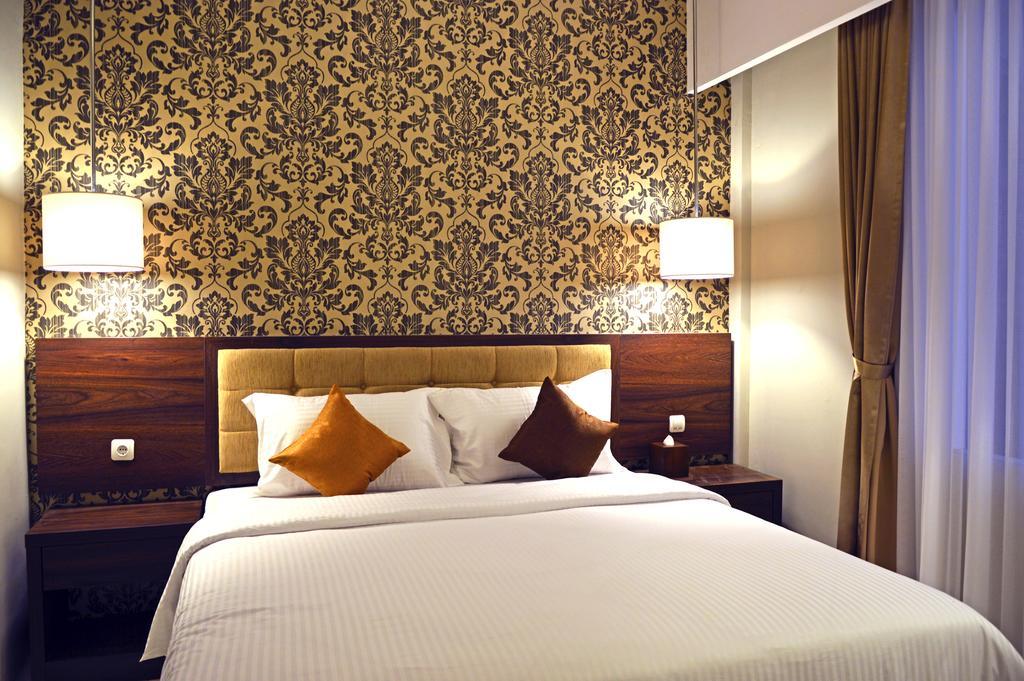 Hotel Safira Magelang Habitación foto