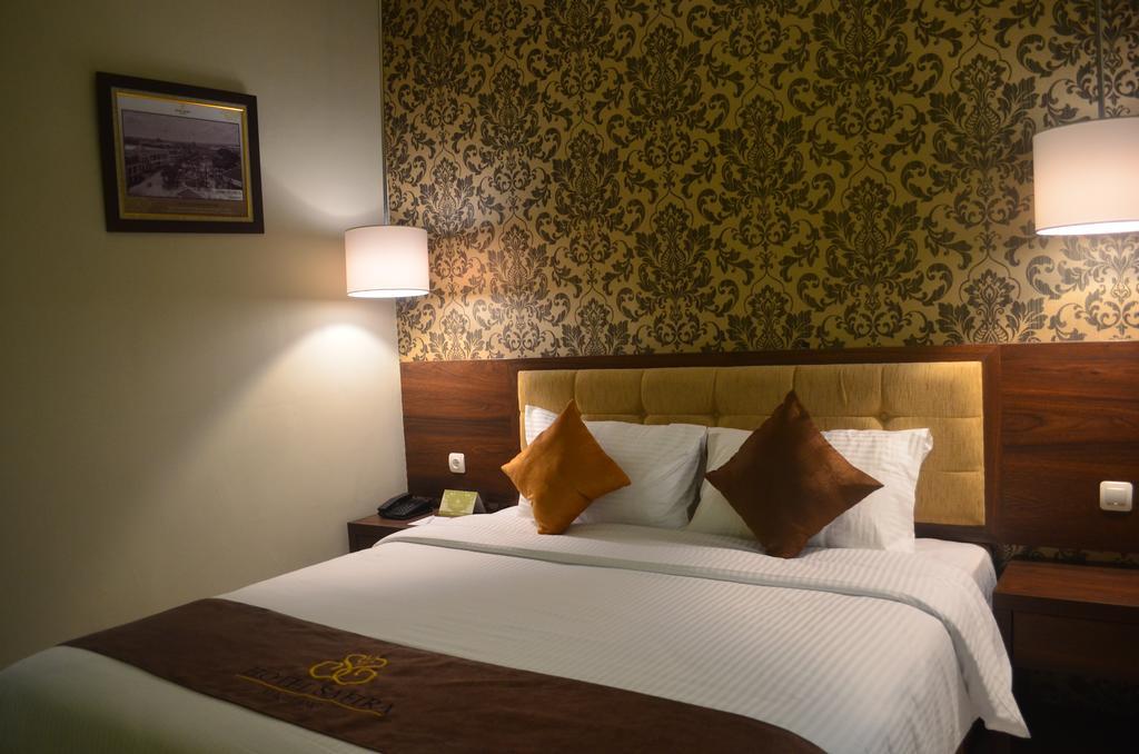 Hotel Safira Magelang Habitación foto